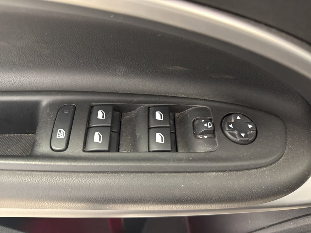 Jeep Avenger usata a Palermo (8)