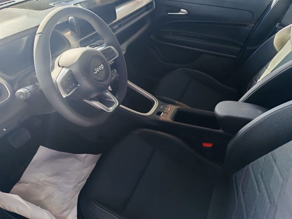 Jeep Avenger nuova a Arezzo (11)