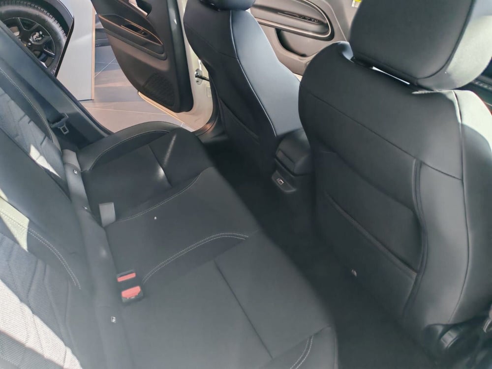 Jeep Avenger nuova a Arezzo (15)