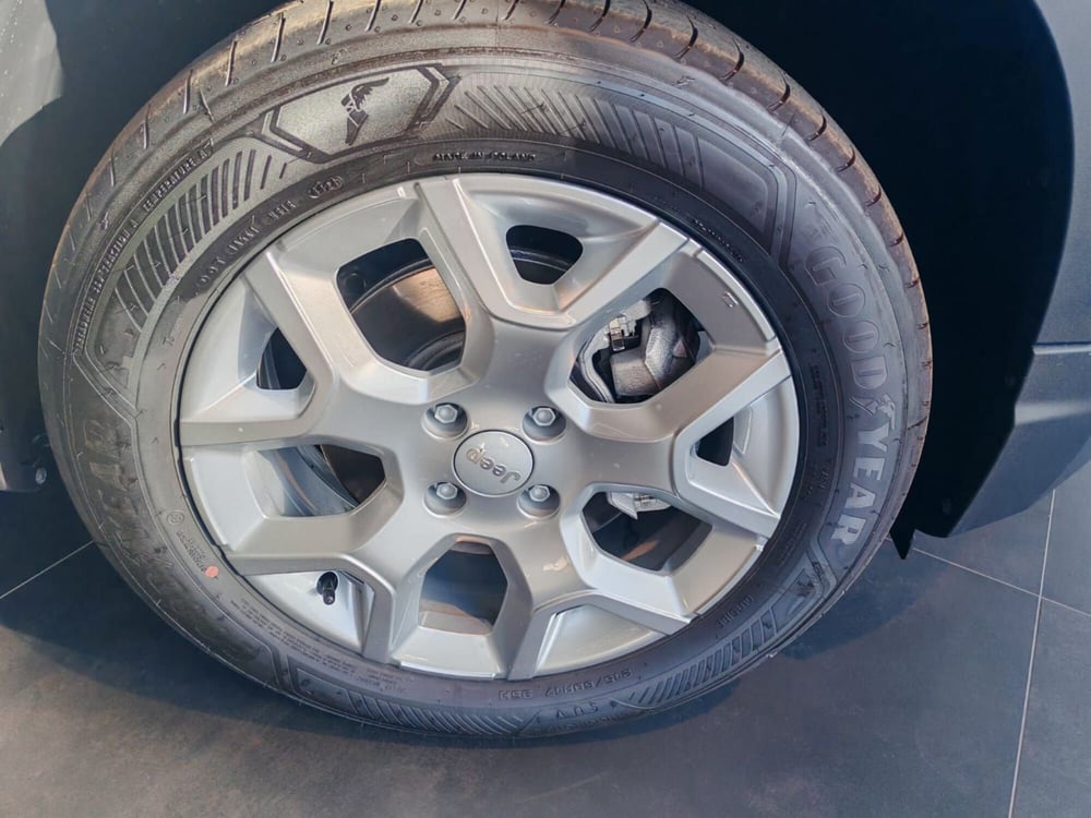 Jeep Avenger nuova a Arezzo (18)
