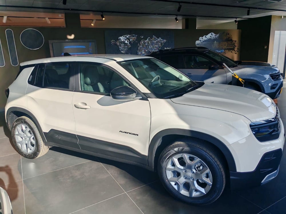 Jeep Avenger nuova a Arezzo (5)