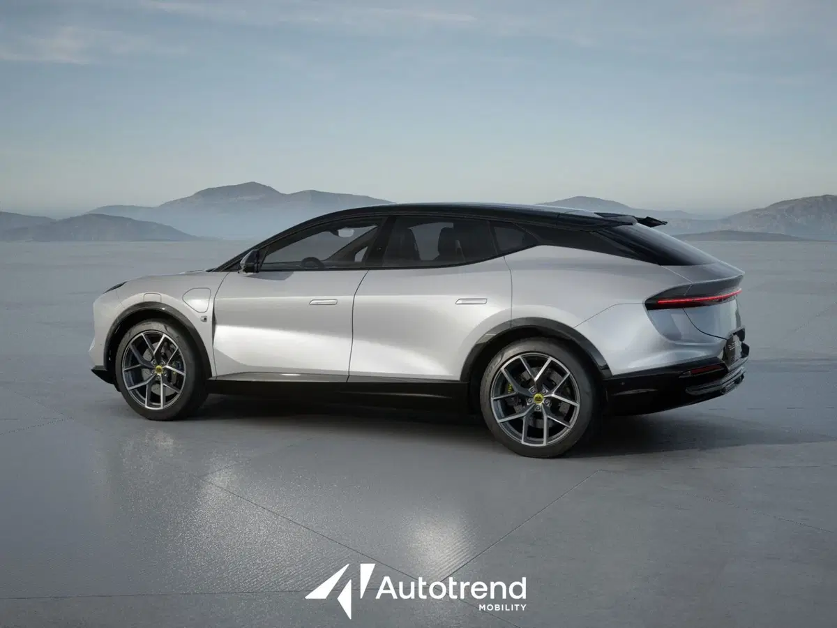 Lotus Eletre nuova a Bari (11)