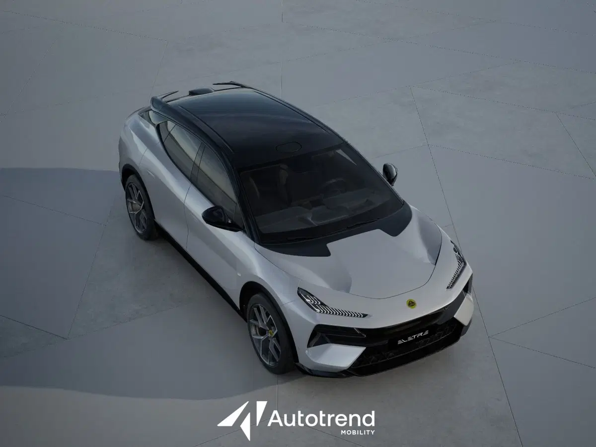 Lotus Eletre nuova a Bari (4)