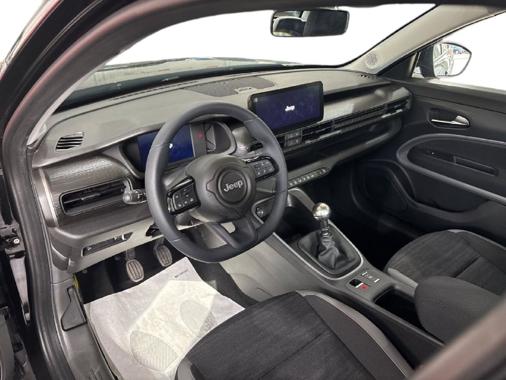 Jeep Avenger nuova a Caltanissetta (17)