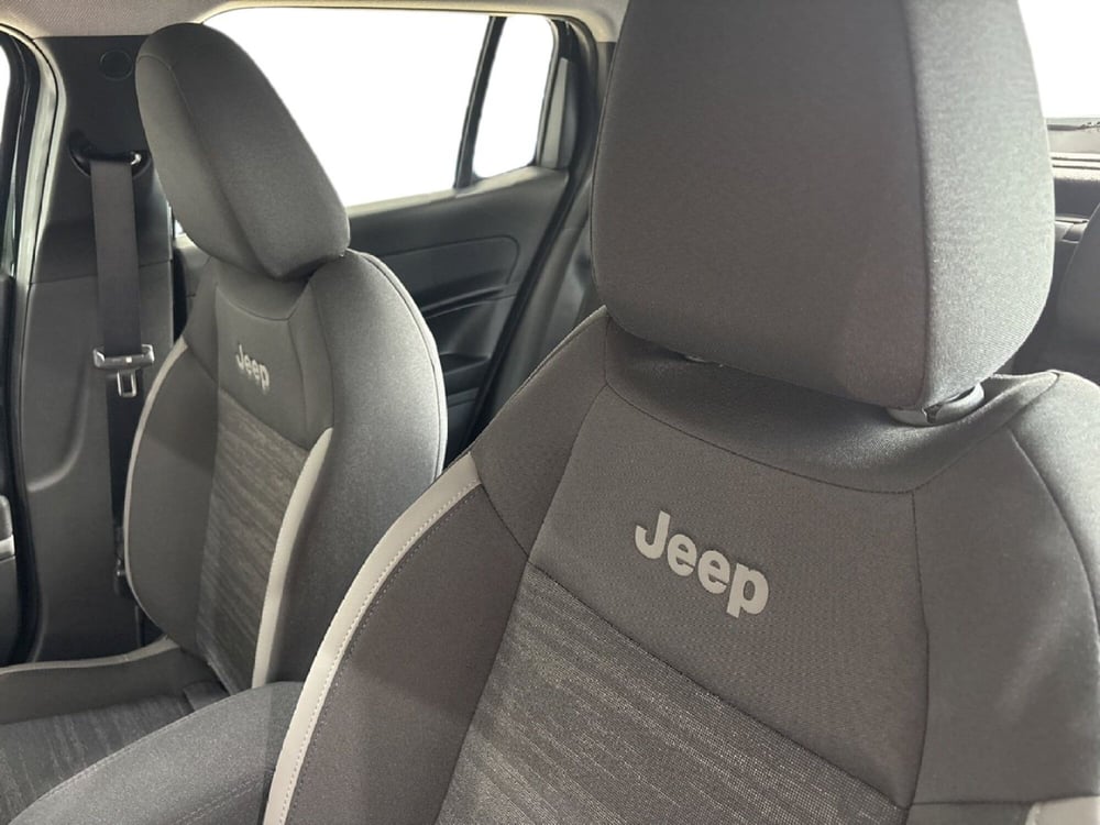 Jeep Avenger nuova a Caltanissetta (18)