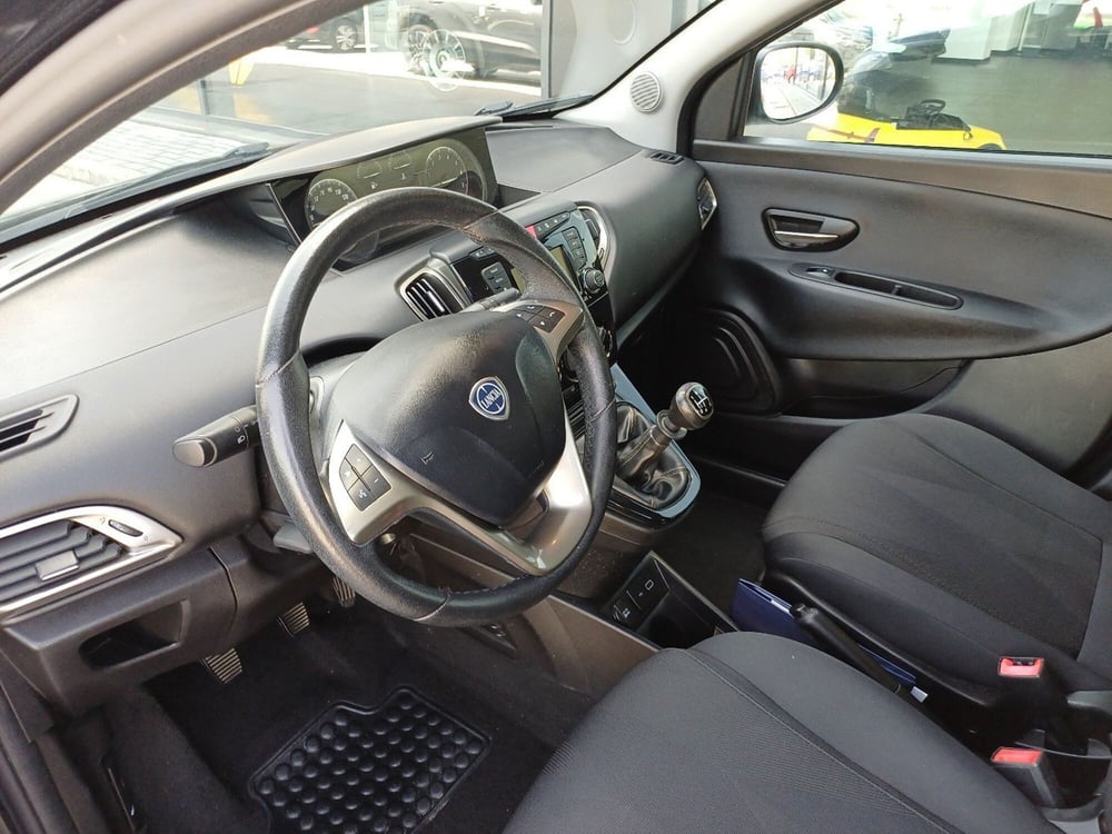 Lancia Ypsilon usata a Frosinone (9)