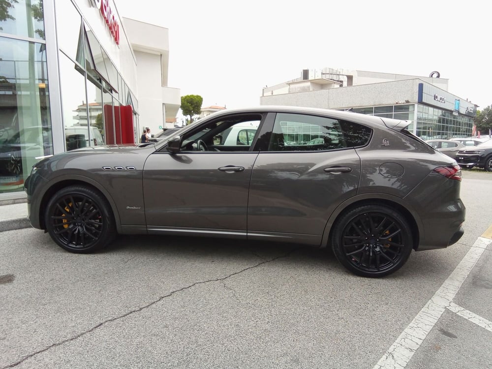 Maserati Levante usata a Rimini (12)