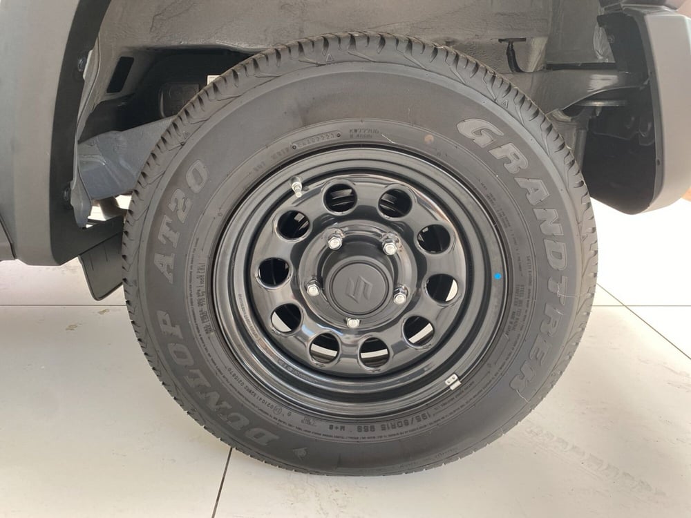 Suzuki Jimny nuova a Lodi (9)