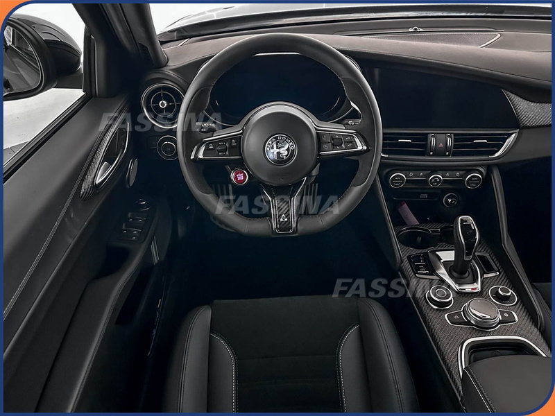 Alfa Romeo Giulia nuova a Milano (10)