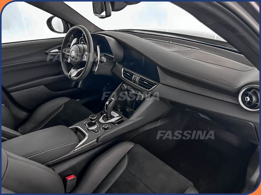 Alfa Romeo Giulia nuova a Milano (12)