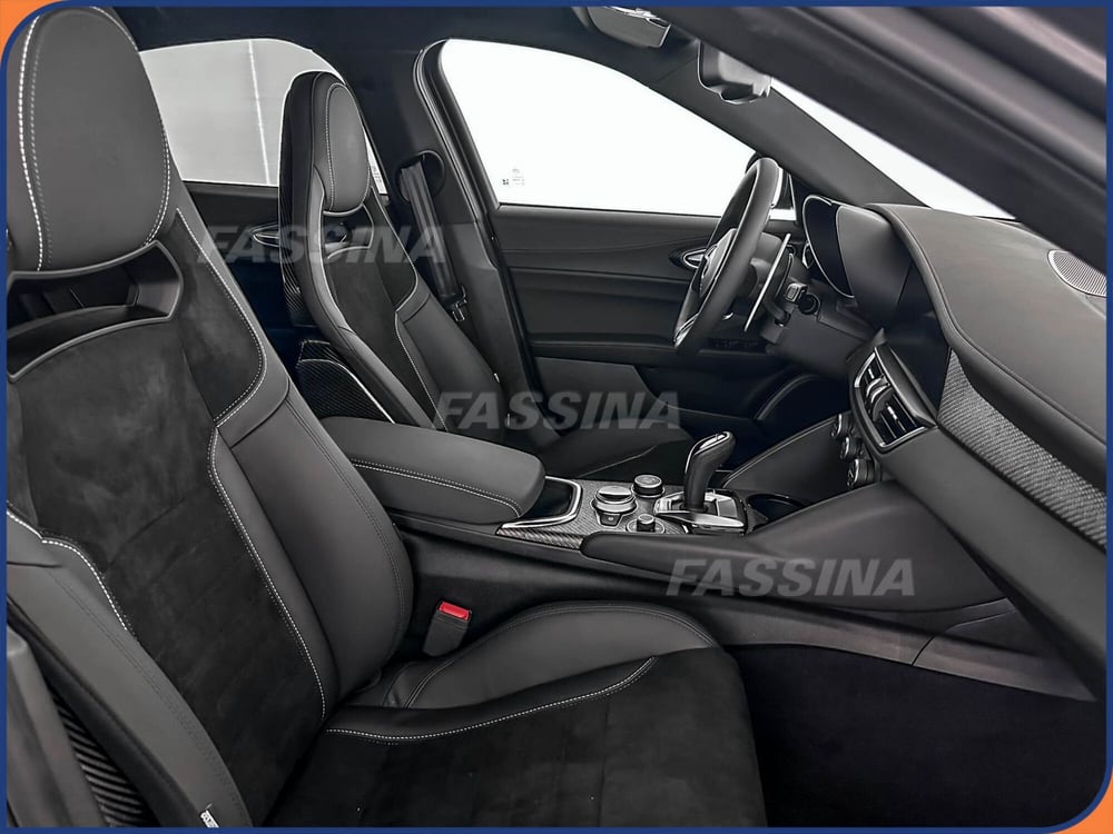 Alfa Romeo Giulia nuova a Milano (13)