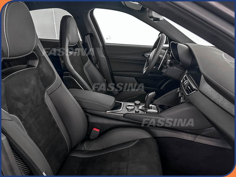 Alfa Romeo Giulia nuova a Milano (13)