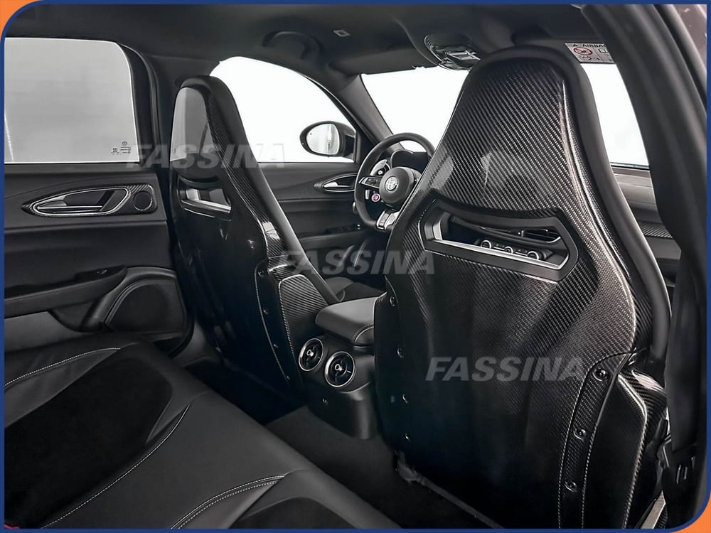 Alfa Romeo Giulia nuova a Milano (14)