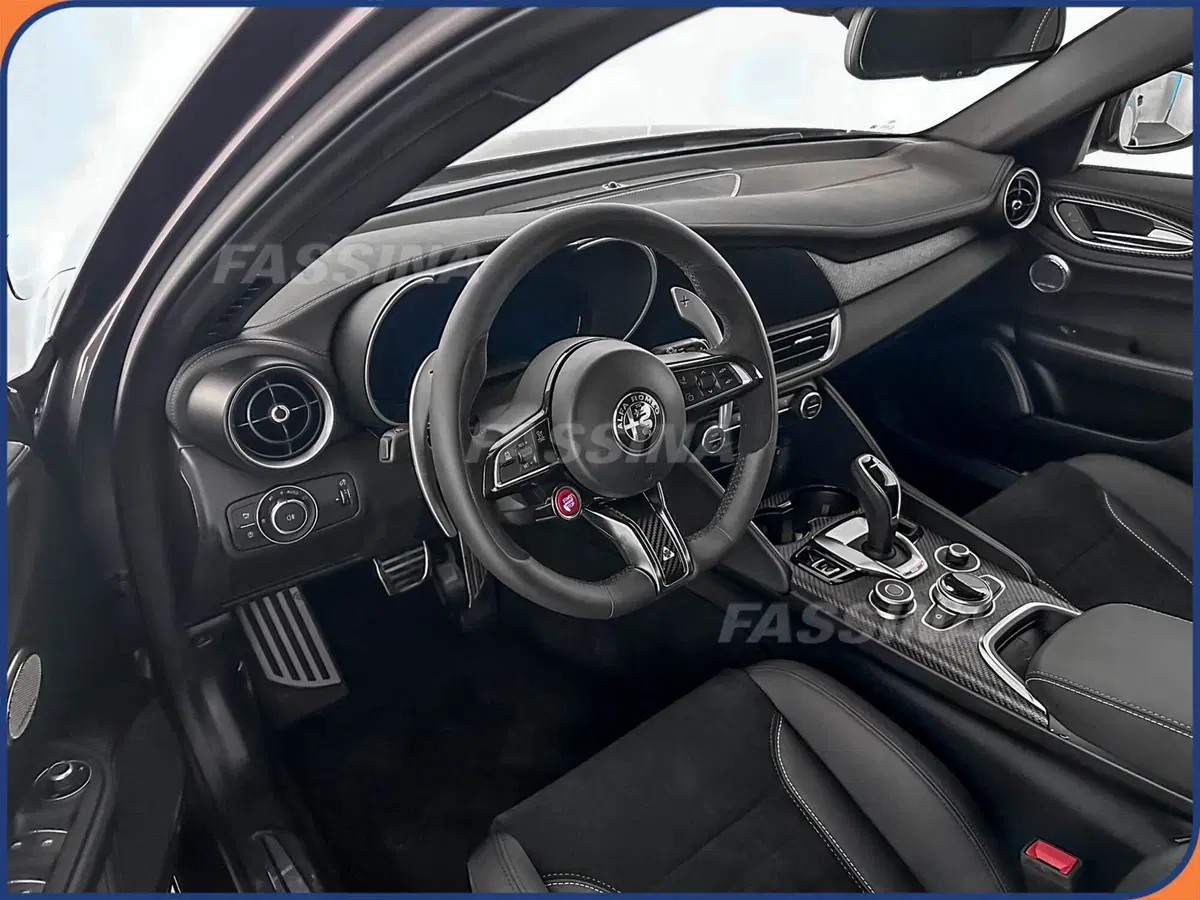 Alfa Romeo Giulia nuova a Milano (9)