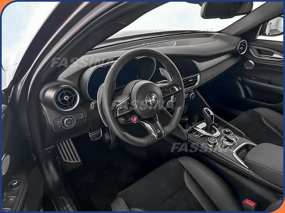 Alfa Romeo Giulia nuova a Milano (9)