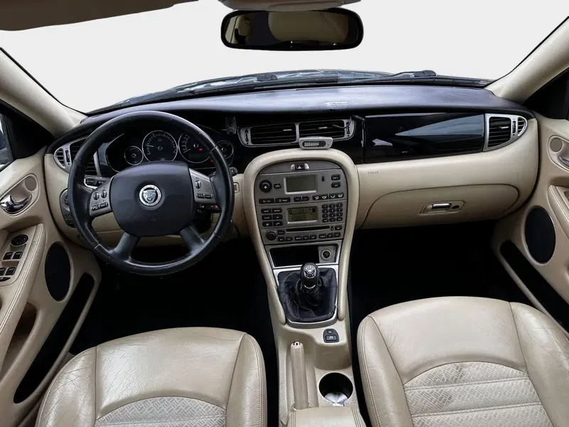 Jaguar X-Type usata a Siena (4)