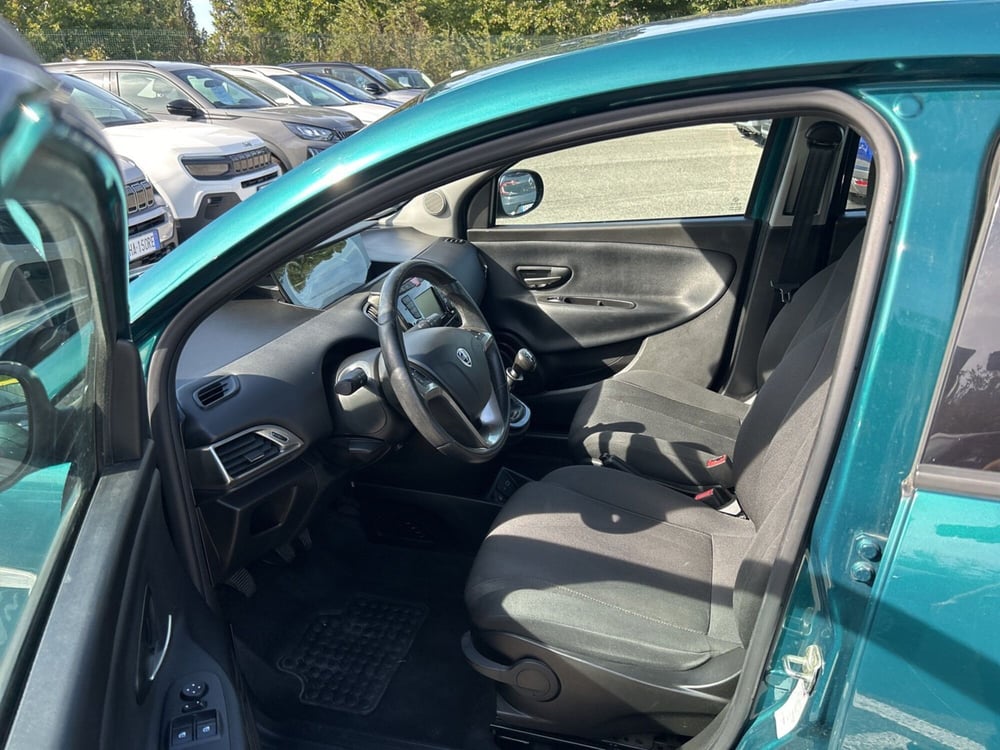 Lancia Ypsilon usata a Roma (12)