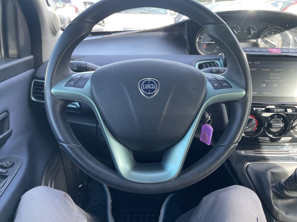Lancia Ypsilon usata a Roma (15)