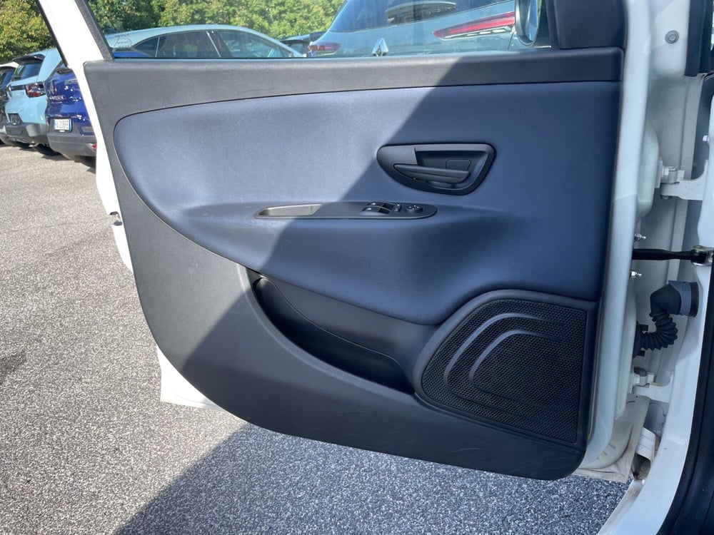Lancia Ypsilon usata a Roma (20)