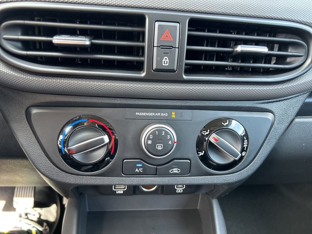 Hyundai i10 nuova a Roma (18)