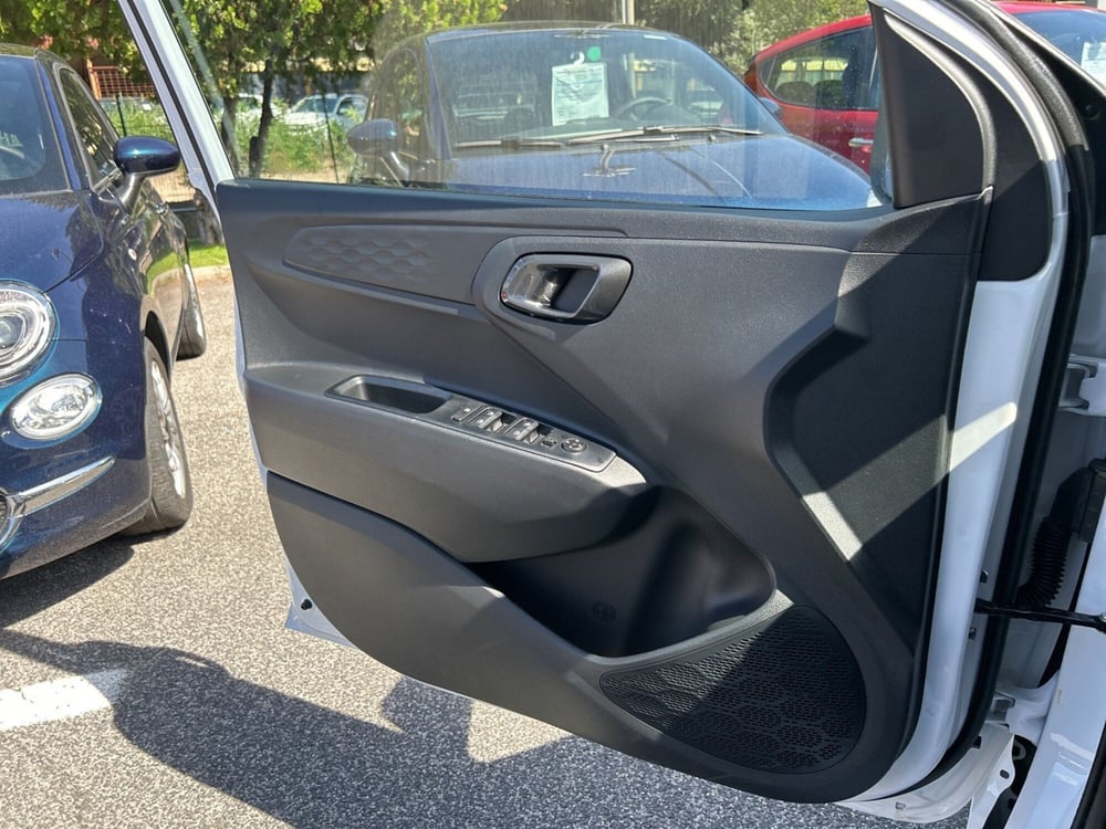 Hyundai i10 nuova a Roma (19)