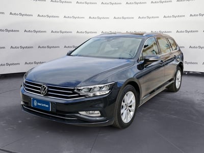 Volkswagen Passat Variant 2.0 TDI SCR EVO DSG Business del 2023 usata a Palermo
