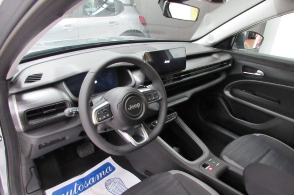 Jeep Avenger nuova a Milano (7)