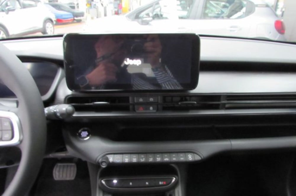 Jeep Avenger nuova a Milano (8)