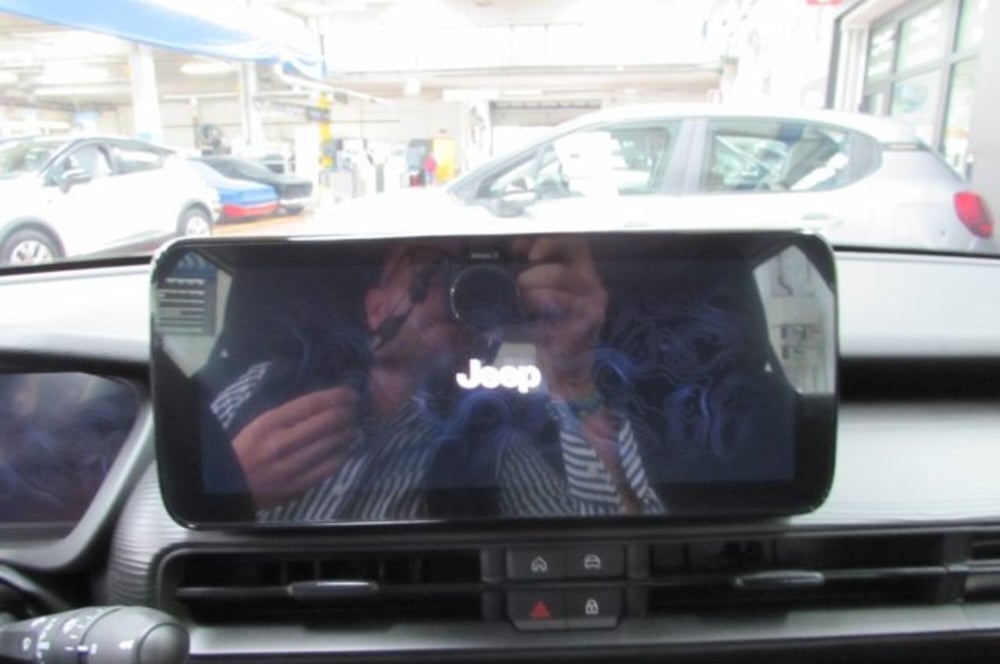 Jeep Avenger nuova a Milano (9)
