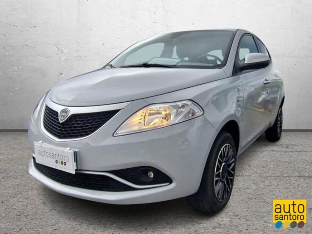 Lancia Ypsilon usata a Salerno