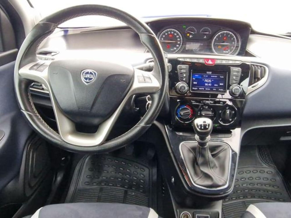 Lancia Ypsilon usata a Salerno (10)