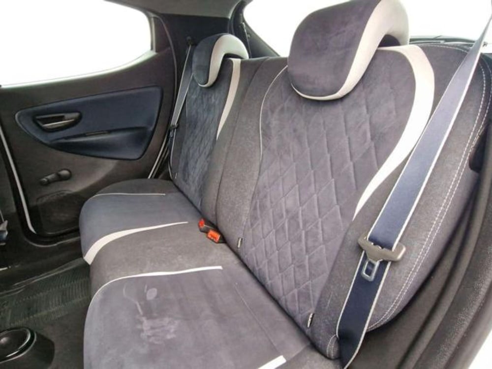 Lancia Ypsilon usata a Salerno (15)