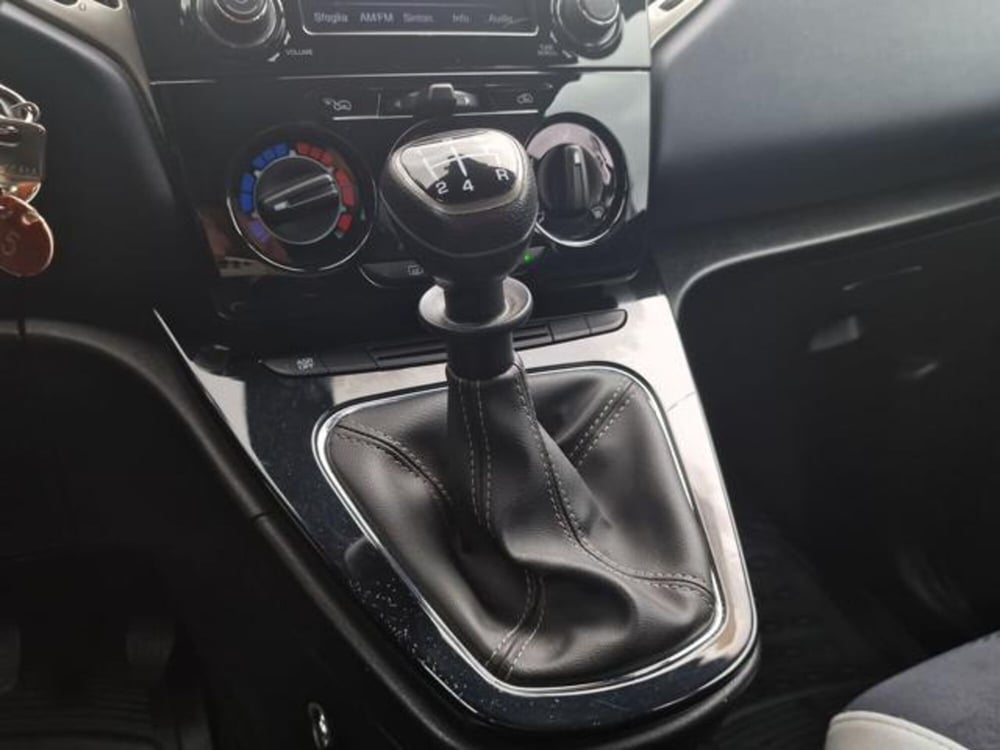 Lancia Ypsilon usata a Salerno (17)