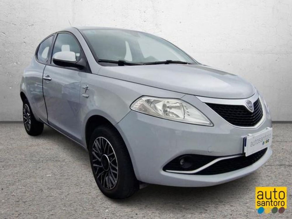 Lancia Ypsilon usata a Salerno (2)