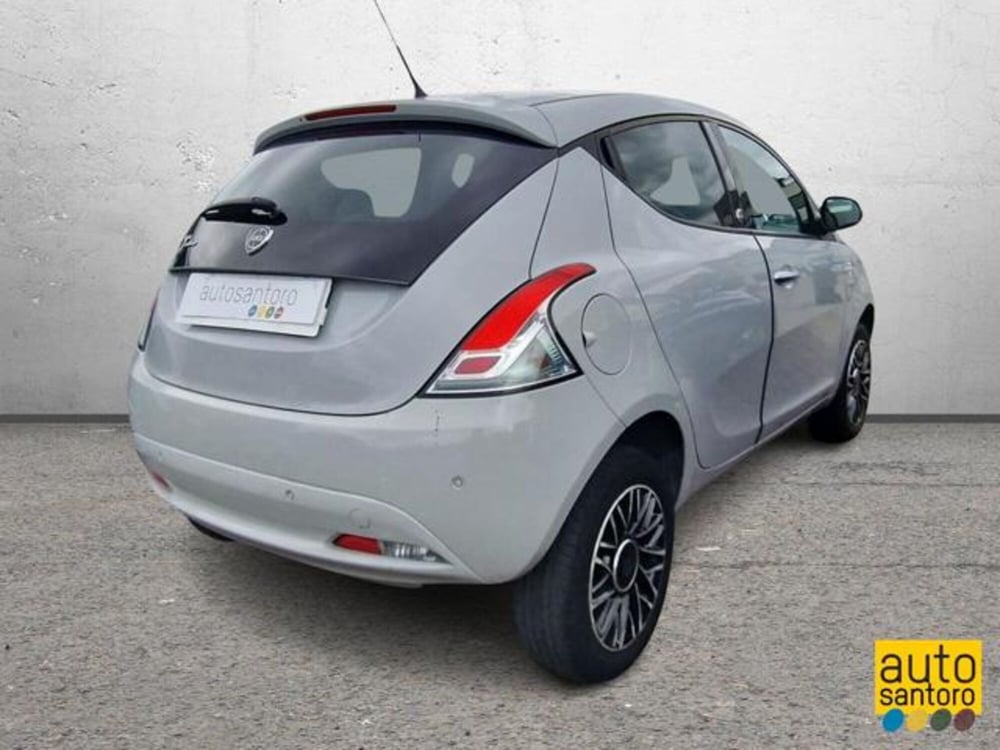Lancia Ypsilon usata a Salerno (3)