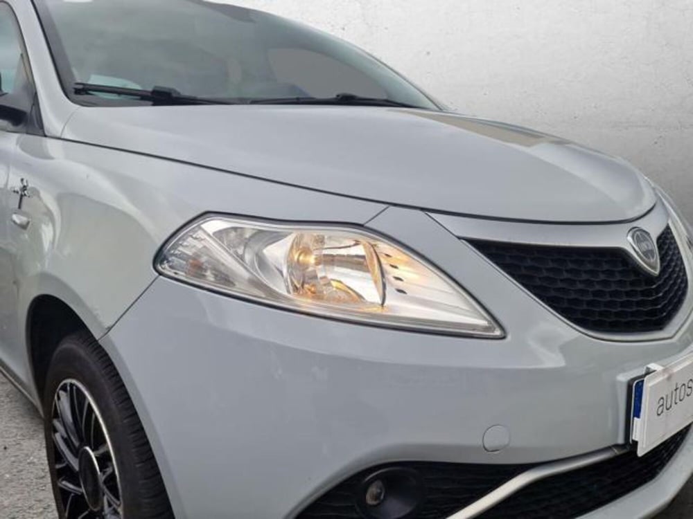 Lancia Ypsilon usata a Salerno (8)