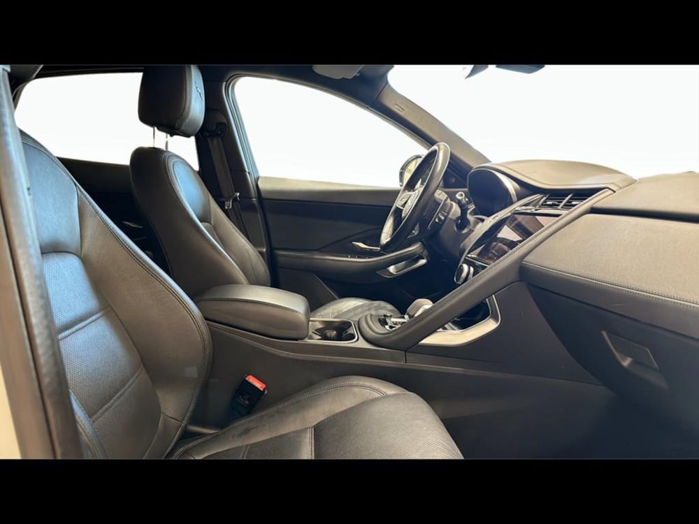 Jaguar E-Pace usata a Varese (3)