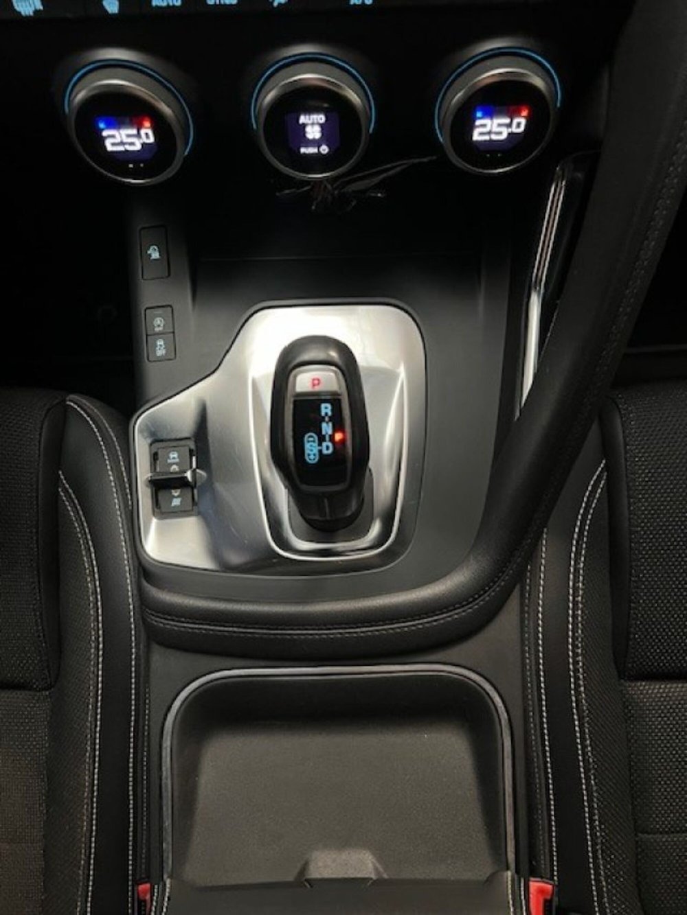 Jaguar E-Pace usata a Cuneo (12)