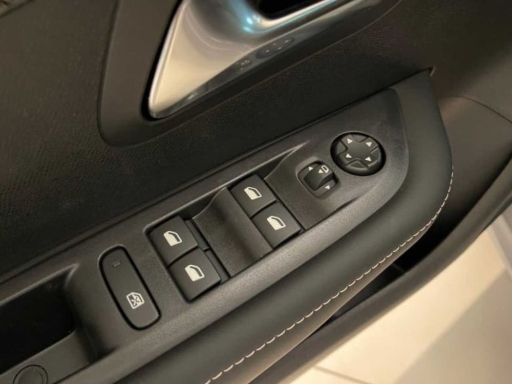 Peugeot 208 nuova a Sondrio (18)