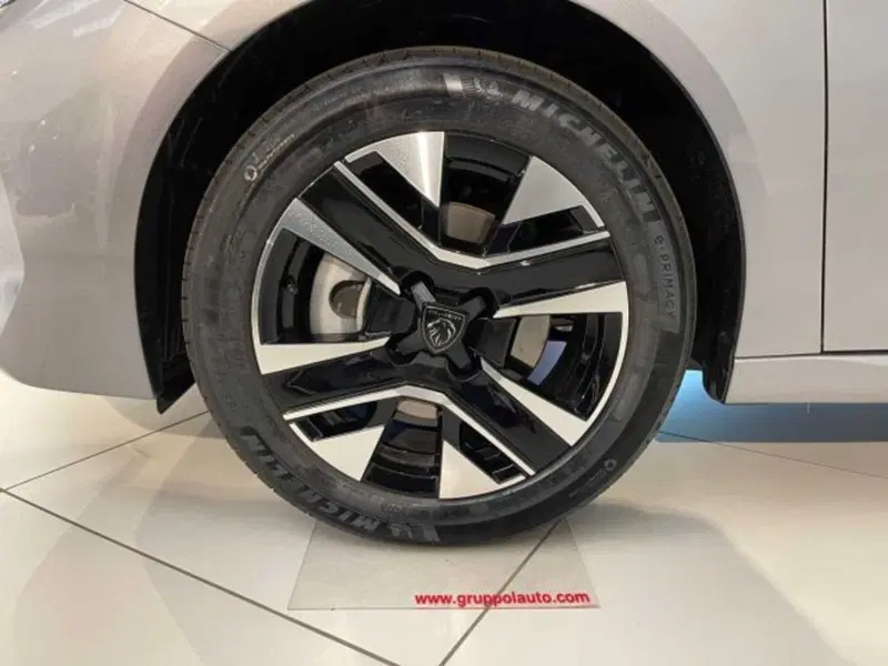 Peugeot 208 nuova a Sondrio (9)