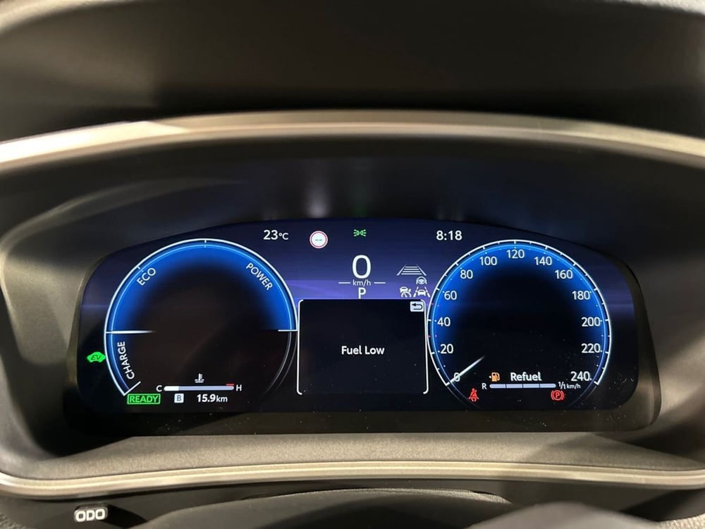 Toyota Corolla Cross Hybrid nuova a Lecco (9)
