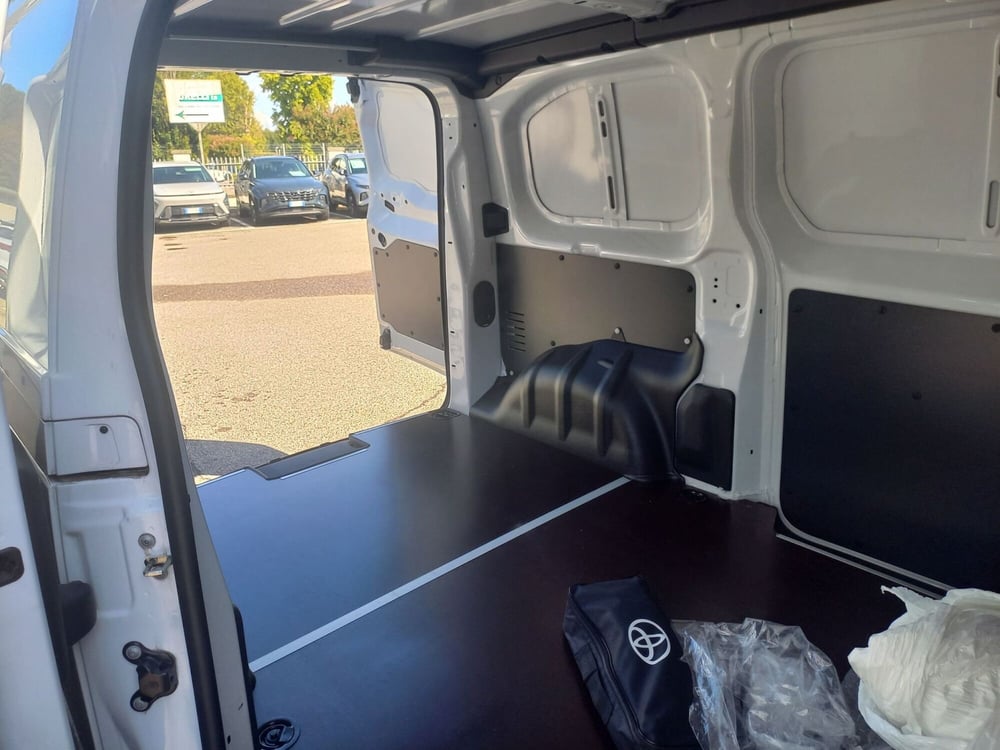 Toyota Proace nuova a Brescia (10)
