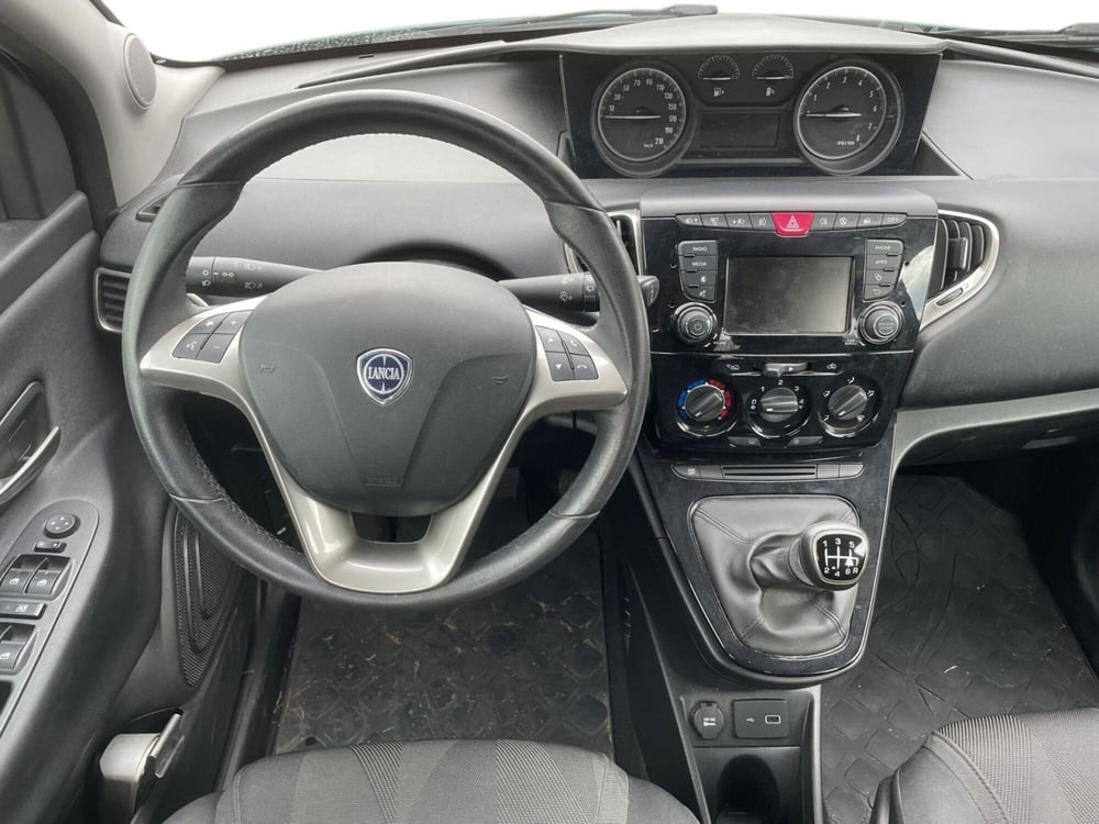 Lancia Ypsilon usata a Firenze (10)