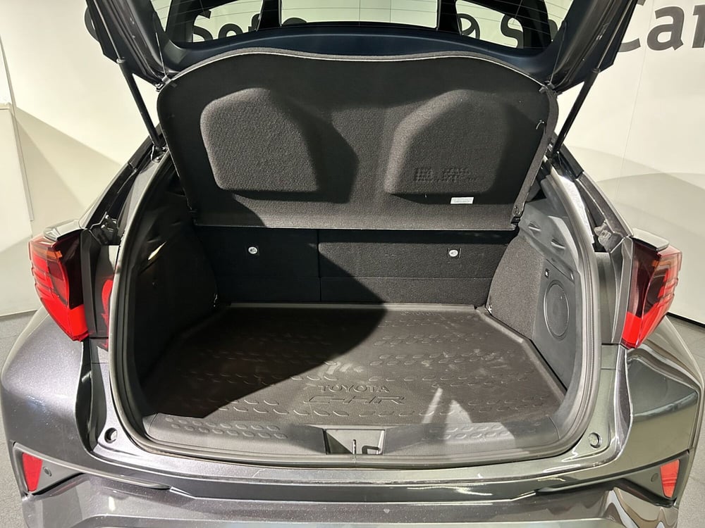 Toyota Toyota C-HR usata a Milano (11)