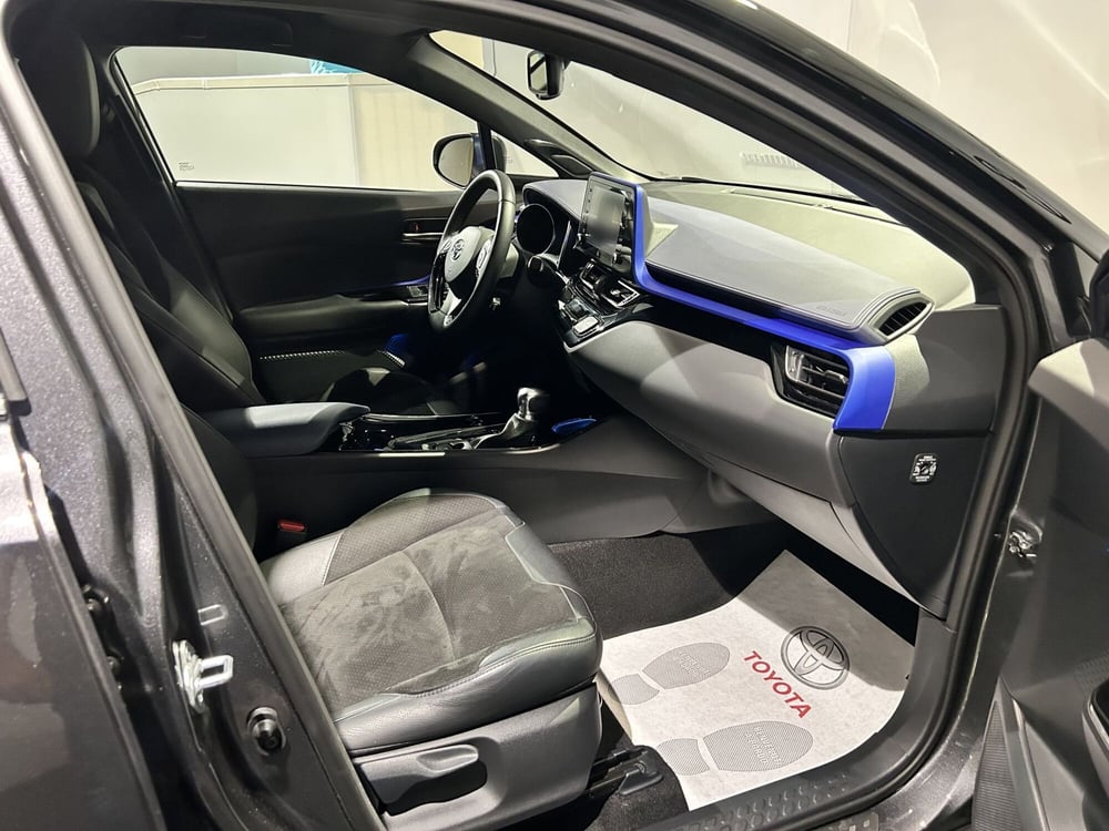 Toyota Toyota C-HR usata a Milano (6)