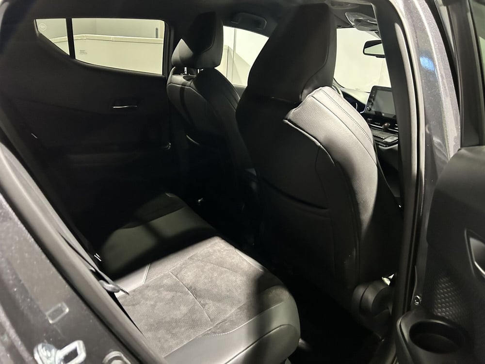 Toyota Toyota C-HR usata a Milano (8)