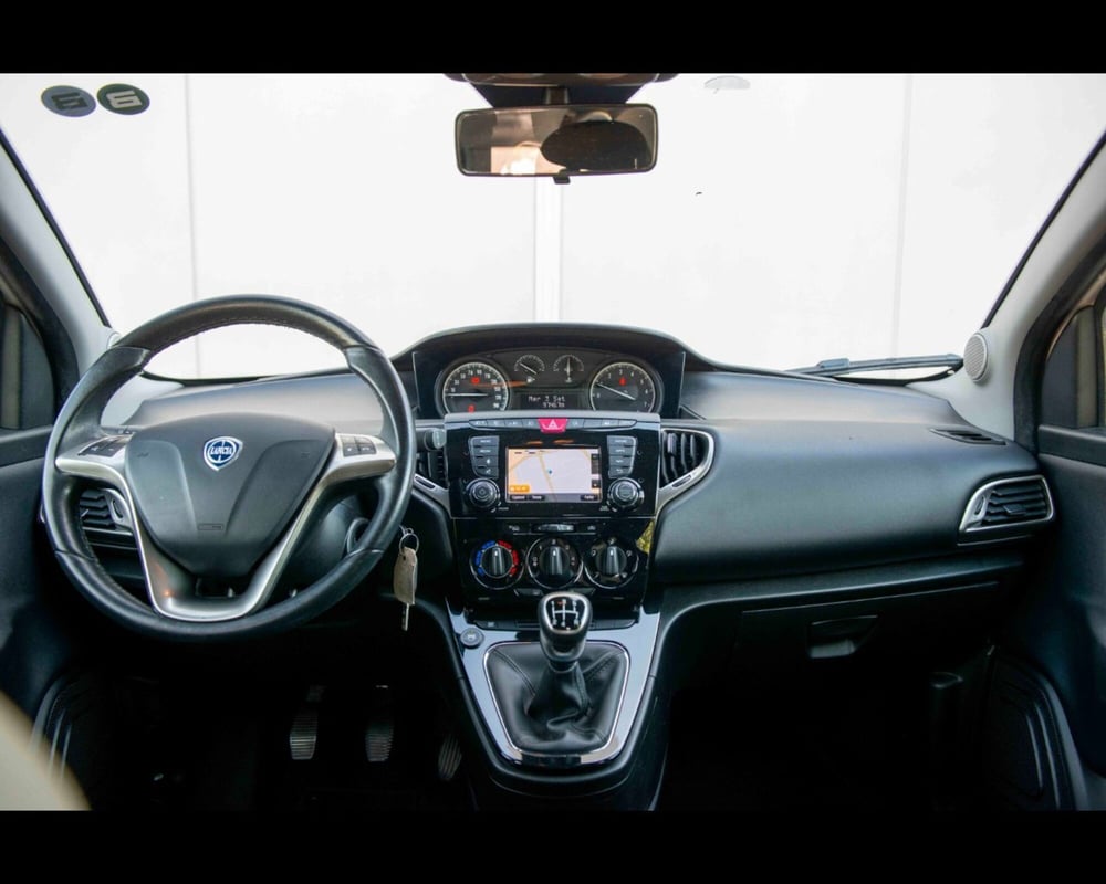 Lancia Ypsilon usata a Treviso (10)