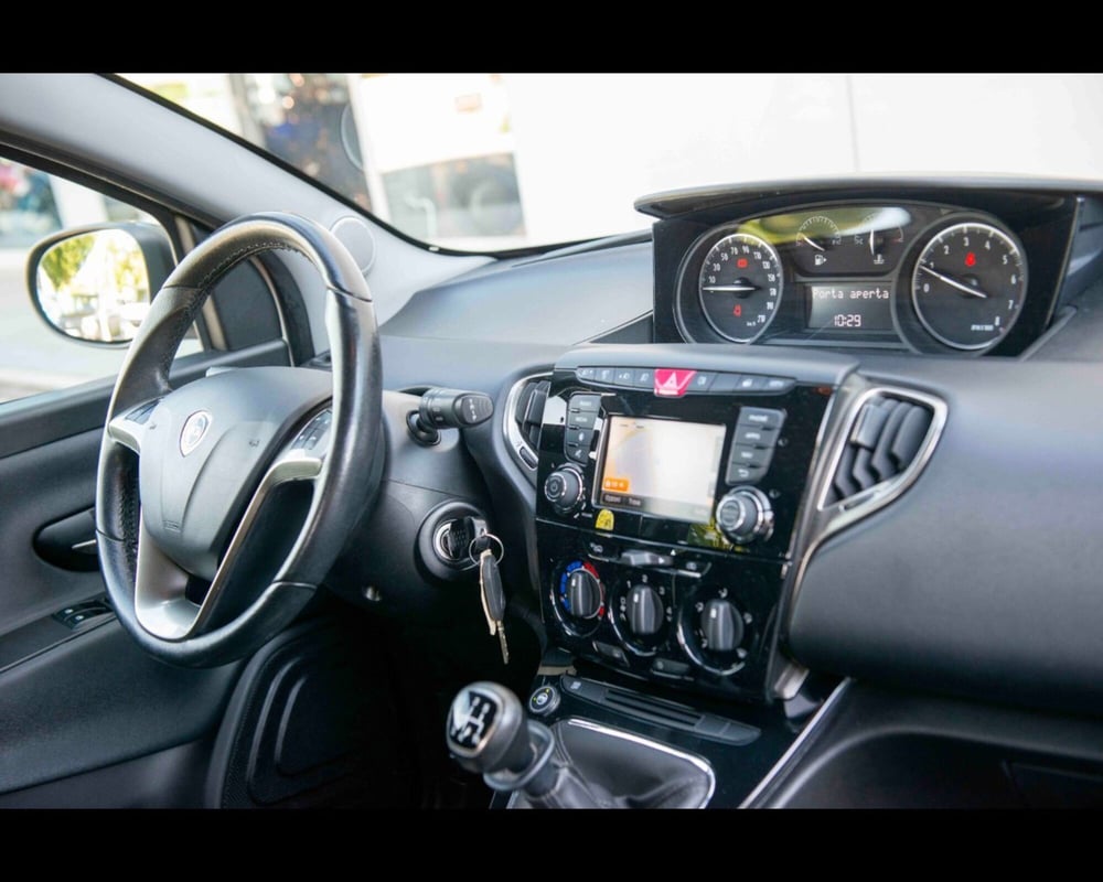 Lancia Ypsilon usata a Treviso (13)