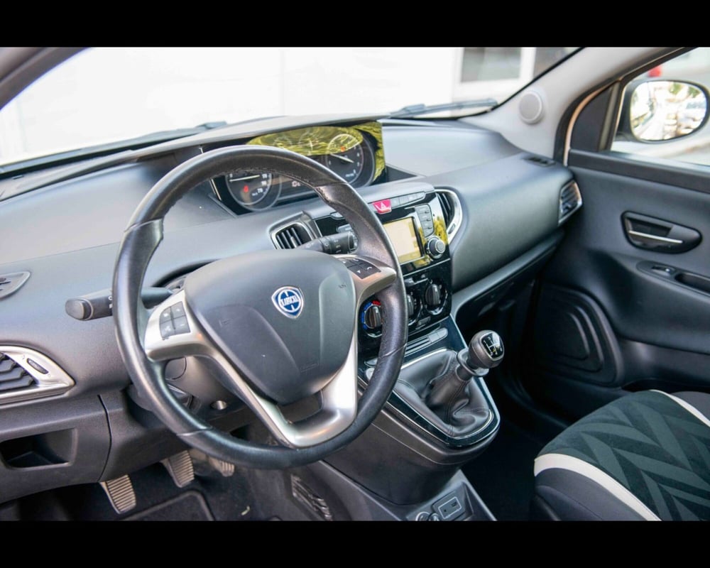 Lancia Ypsilon usata a Treviso (18)
