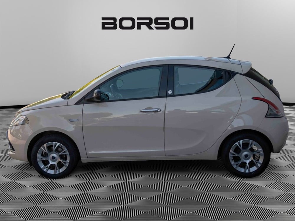 Lancia Ypsilon usata a Treviso (2)